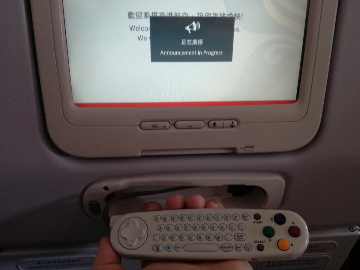 01_02-Entertainmentsystem-im-HKA-Flugzeug