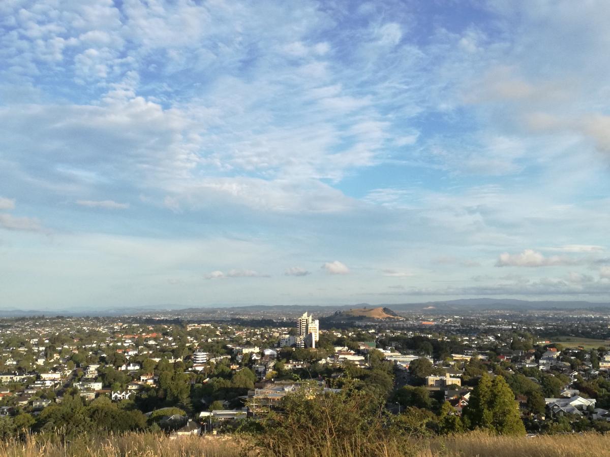 02_04-Blick-auf-den-Aussenbezirk-Remuera