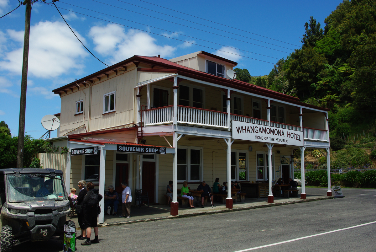 06 06-Whangamomona-Pub