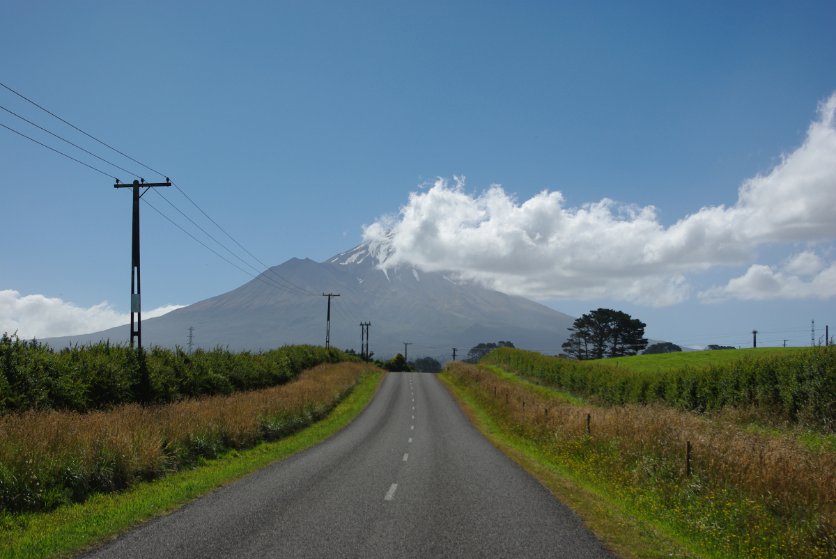 06 08-Mount-Egmon-aus-der-Ferne