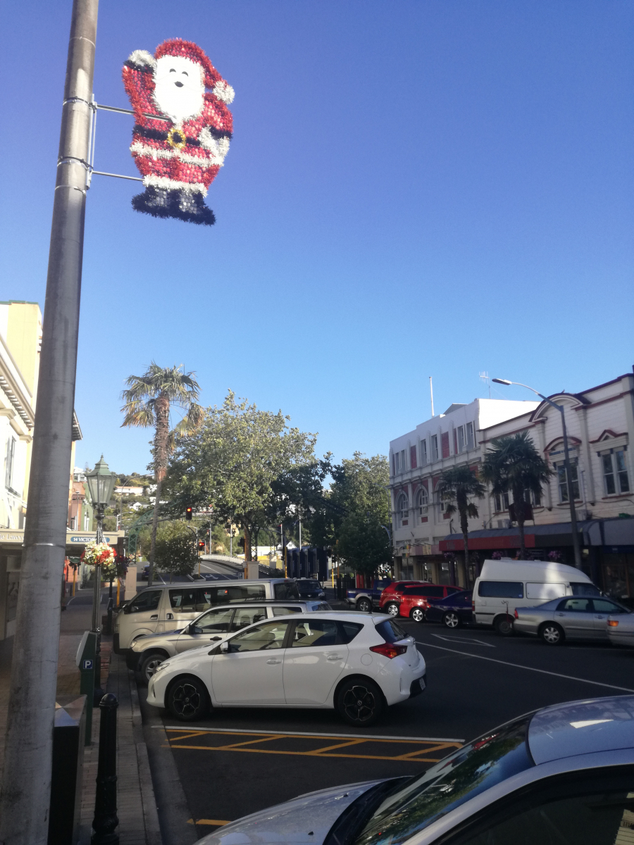 06_10-Weihnachtsmann-in-Whanganui