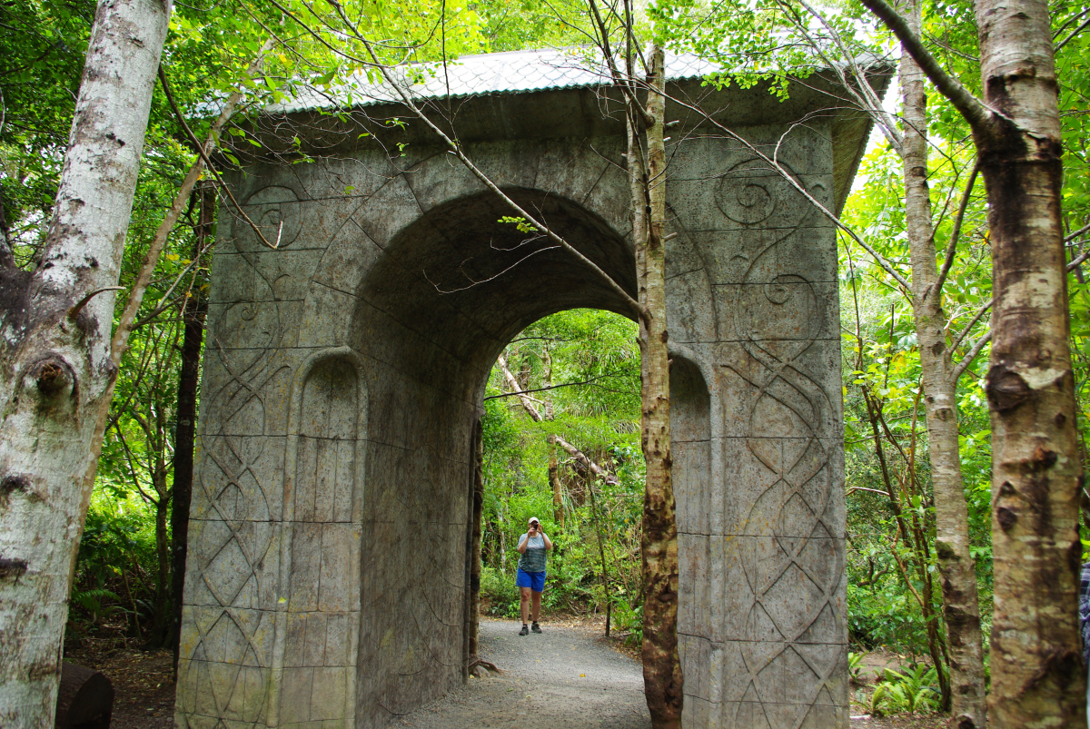 06 13-Rivendell-Replik-eines-HDR-Torbogens