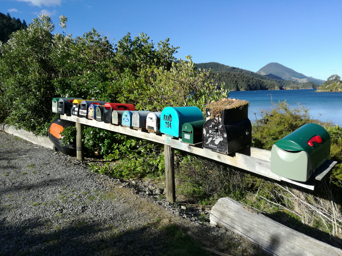 07_10-Elaine-Bay-Briefkaesten