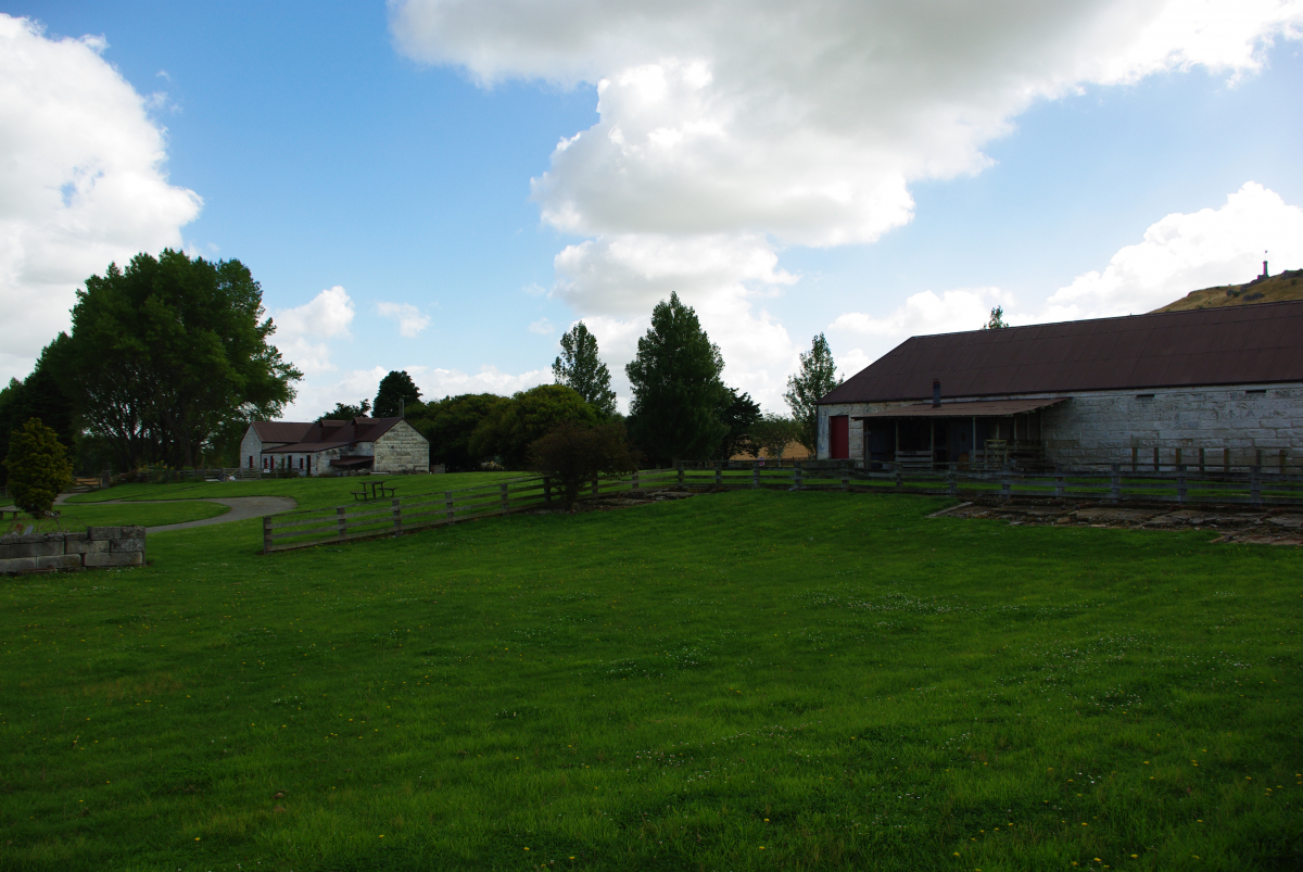 12 02-Totara-Estate-Aussen