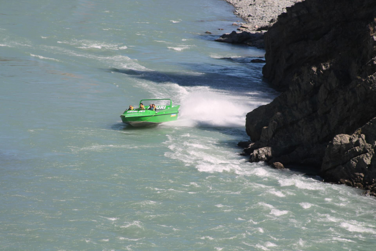 15 08-JetBoat-FBpic01