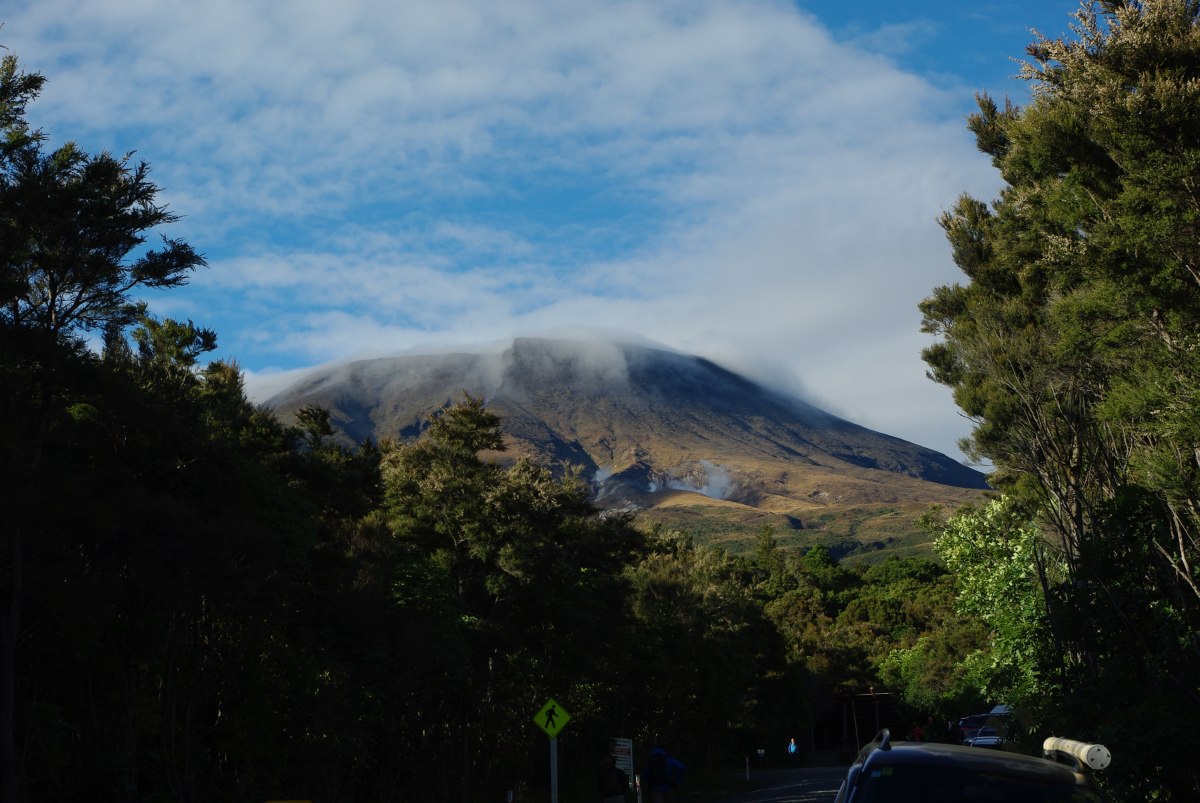 18 01-Tongariro-Ansicht-vom-Parkplatz