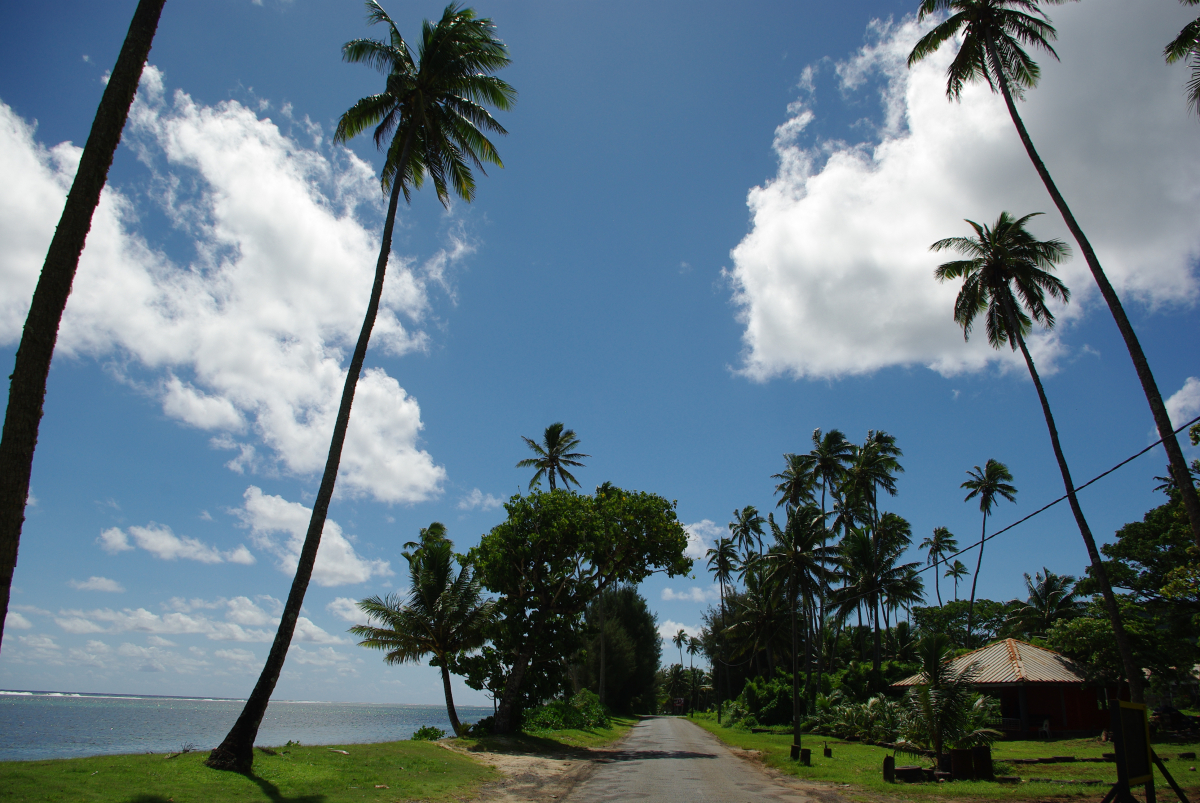 20 10-Hauptstrasse-um-die-Insel-direkt-am-Strand
