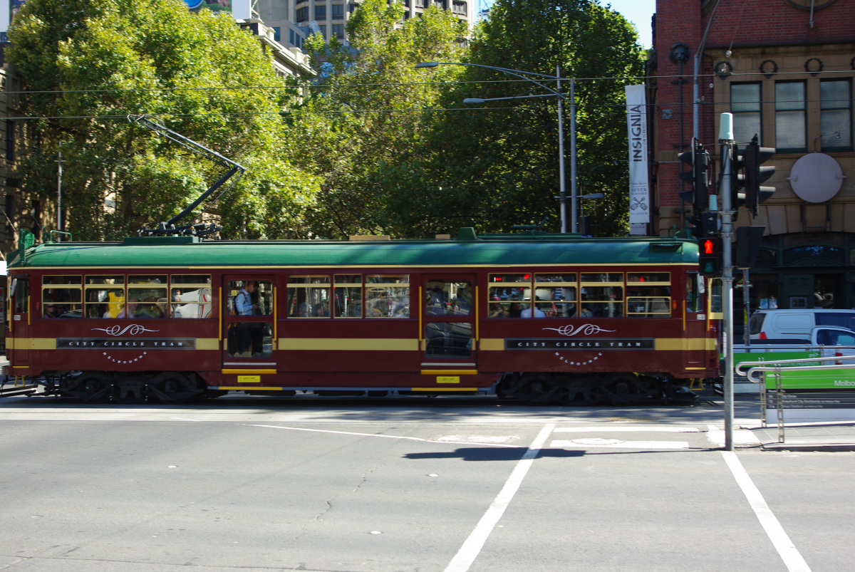 25 09-City-Circle-Tram-Line-35