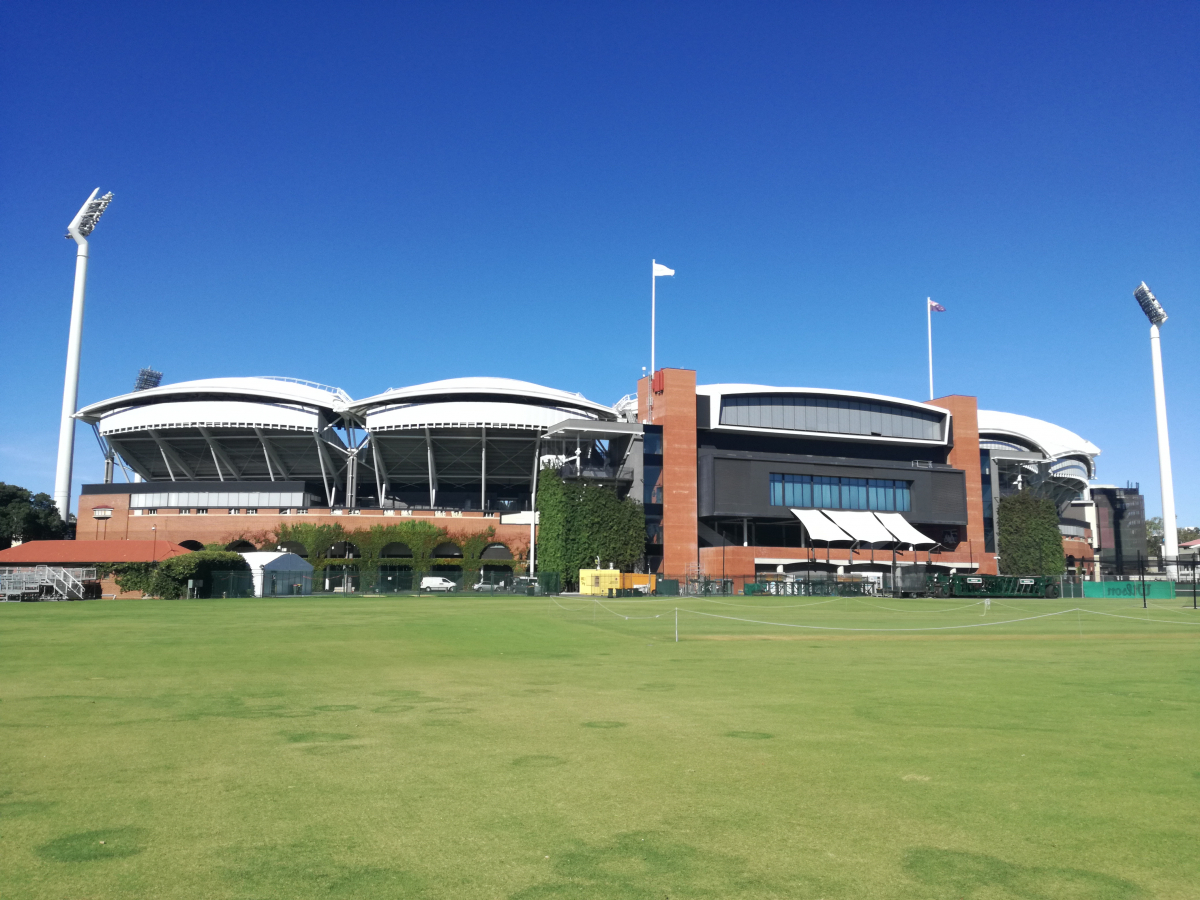28_02-Adelaide-Oval-Aussen
