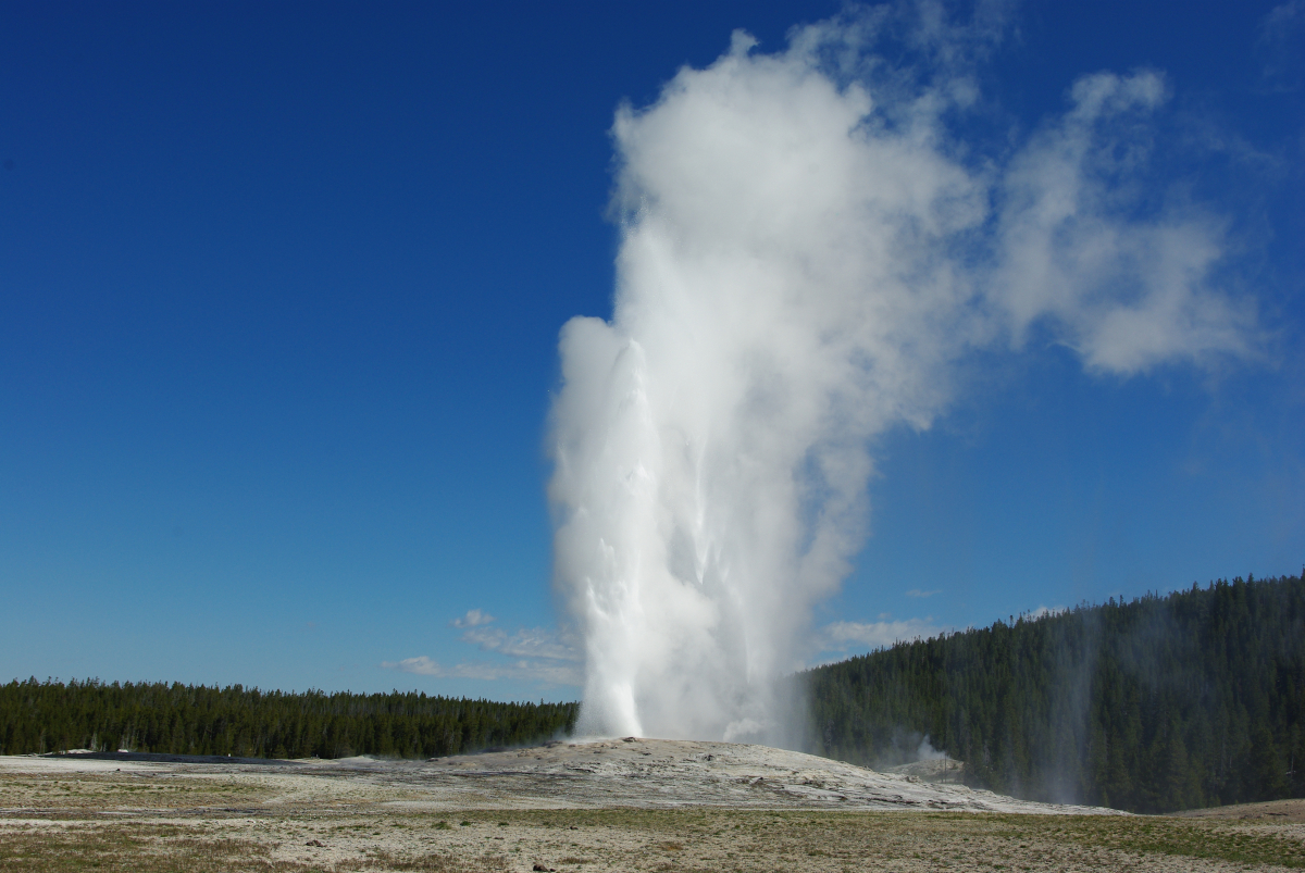 39 19-Old-Faithful-Geysir