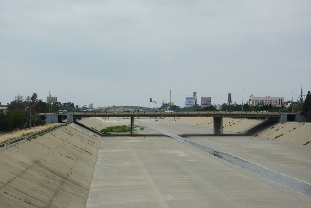 41 09-Kanal-in-Tijuana