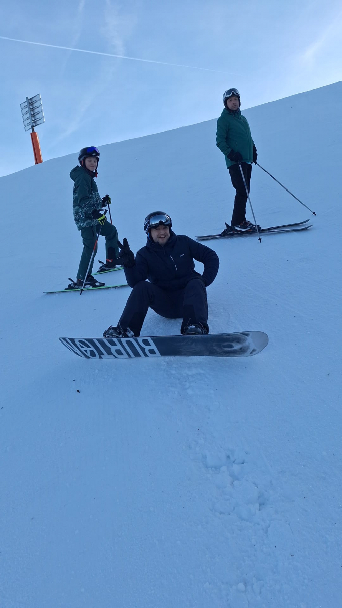 45 15 Im Schatten des Berges