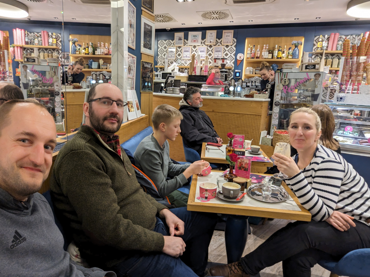 47 11 Eis und Kaffeepause in Salzburg